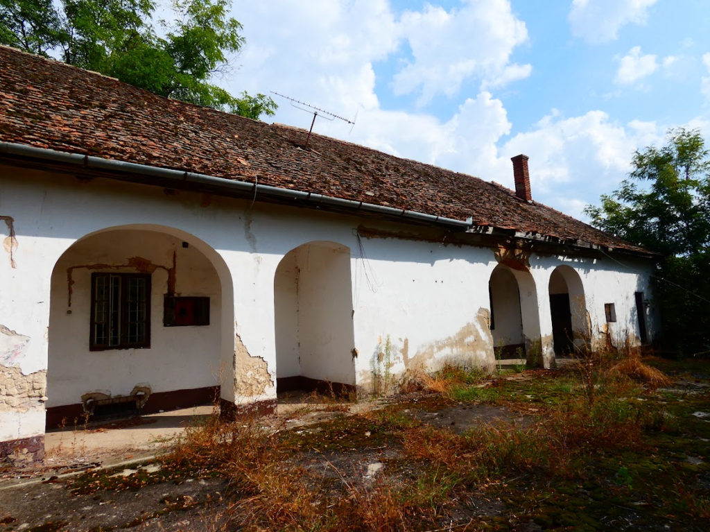 A halápi csárda jelenlegi állapotában A halápi csárda jelenlegi állapotában Debrecen közelében