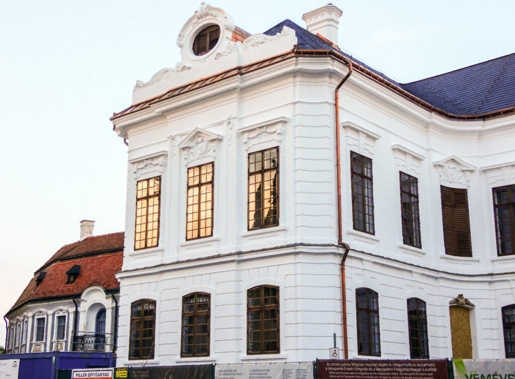 veszprém érseki palota építészet látnivalók