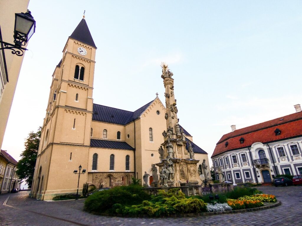 veszprém ferences templom építészet látnivalók