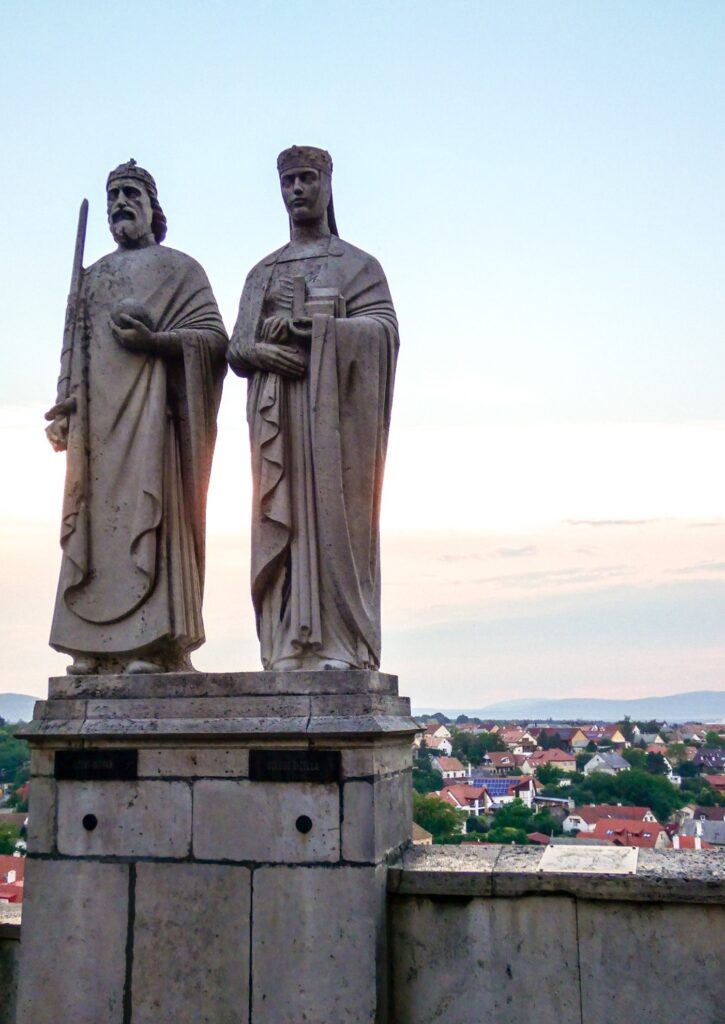 veszprém szent istván és gizella építészet látnivalók szobor